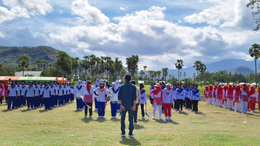 LOMBA GERAK JALAN KREASI IBU-IBU DALAM RANGKA PERAYAAN HUT RI KE 80 TINGKAT DESA SANGGA KECAMATAN LAMBU KABUPATEN BIMA